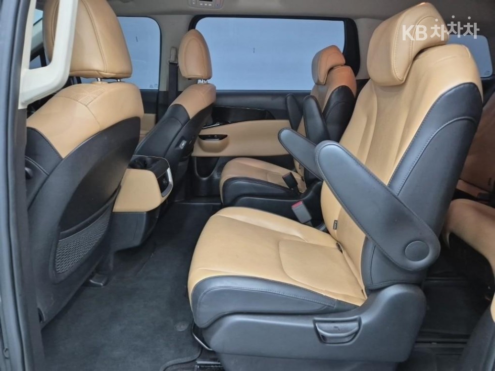 Kia Carnival — miniaturë 9