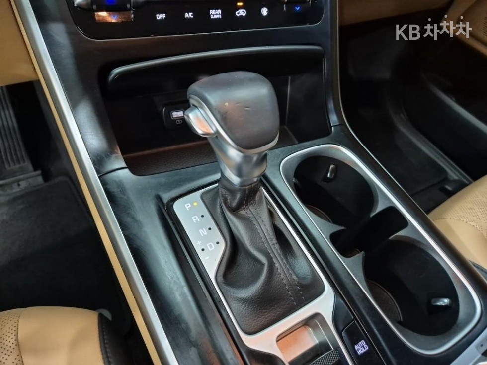 Kia Carnival — miniaturë 12