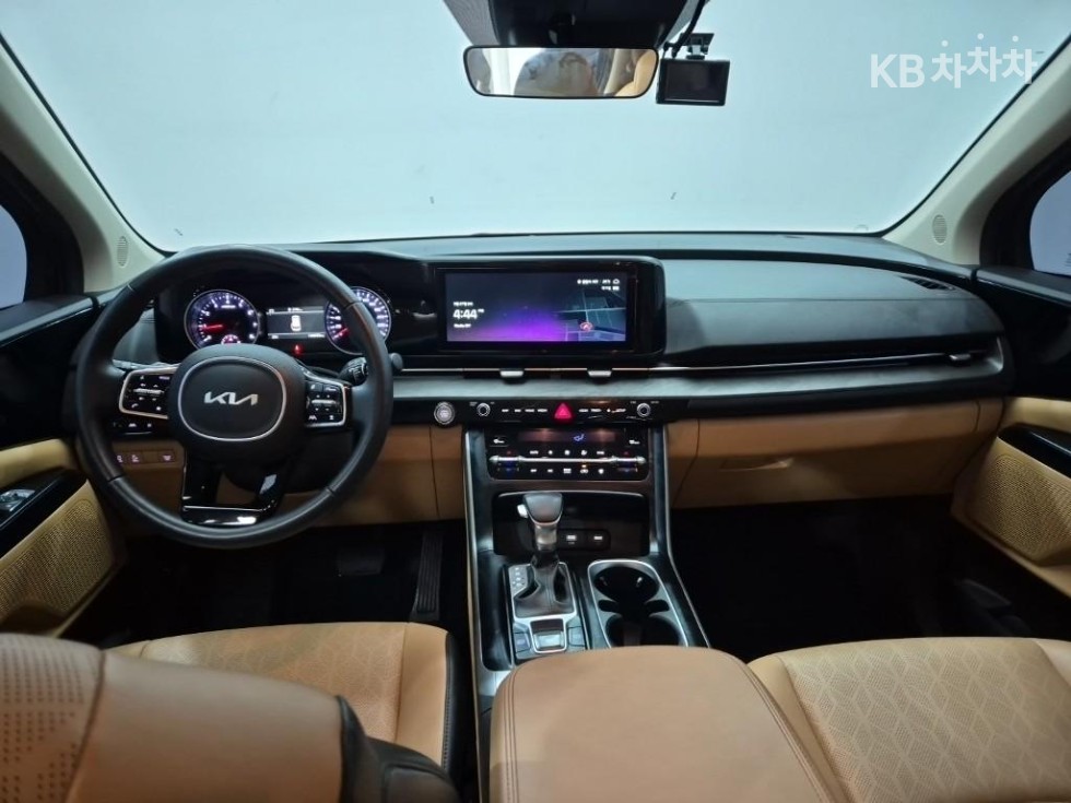 Kia Carnival — miniaturë 7