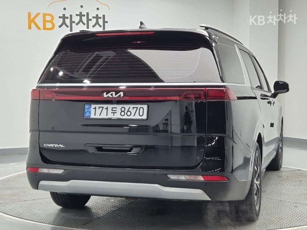 Kia Carnival — miniaturë 4