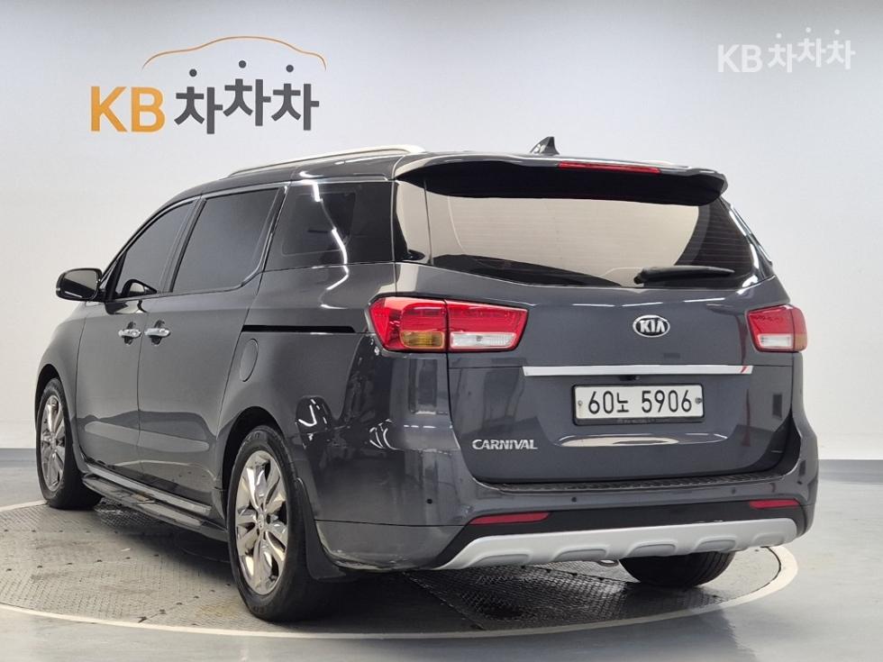Kia Carnival — miniaturë 2