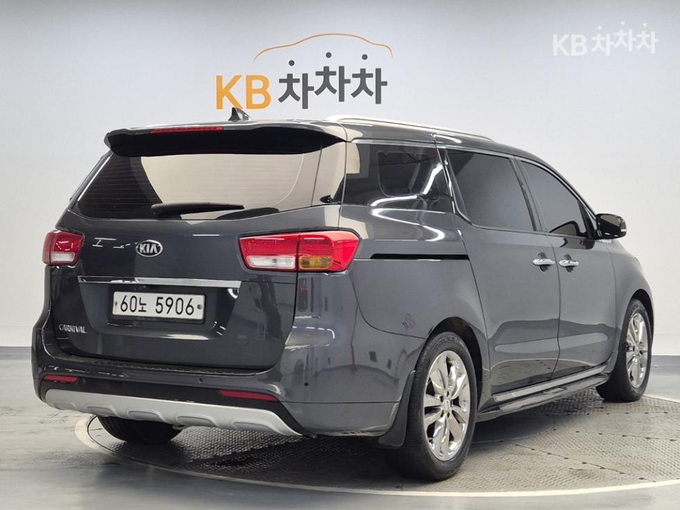 Kia Carnival — miniaturë 3