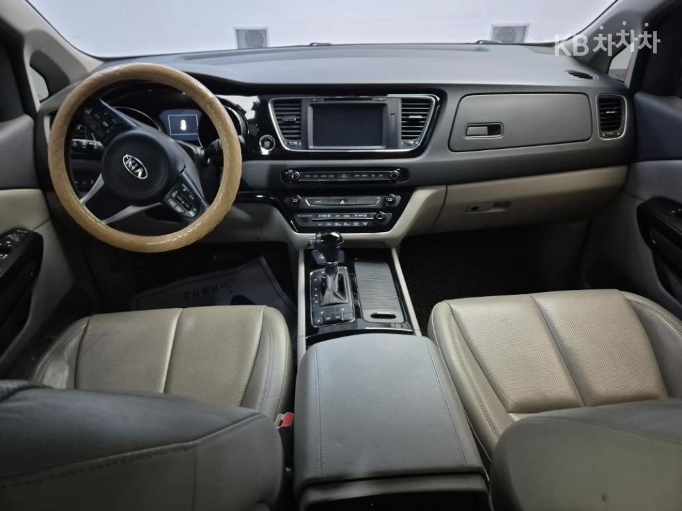 Kia Carnival — miniaturë 7