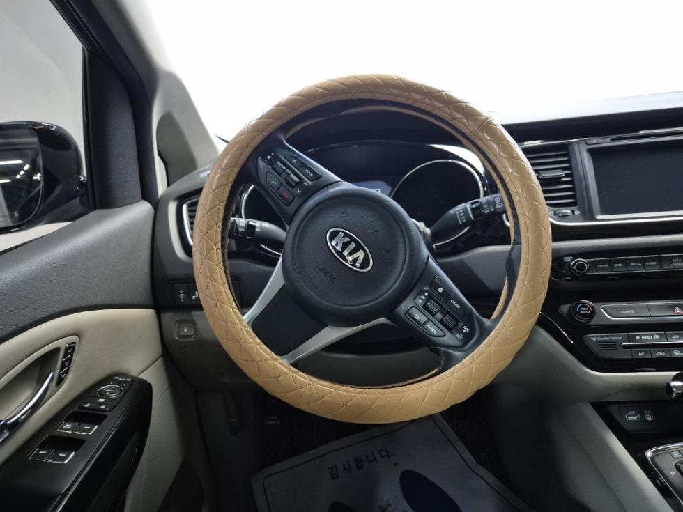 Kia Carnival — miniaturë 9