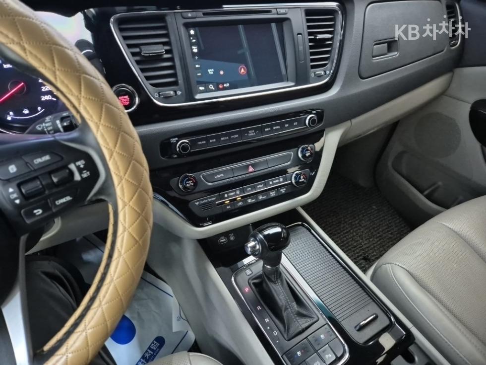 Kia Carnival — miniaturë 10