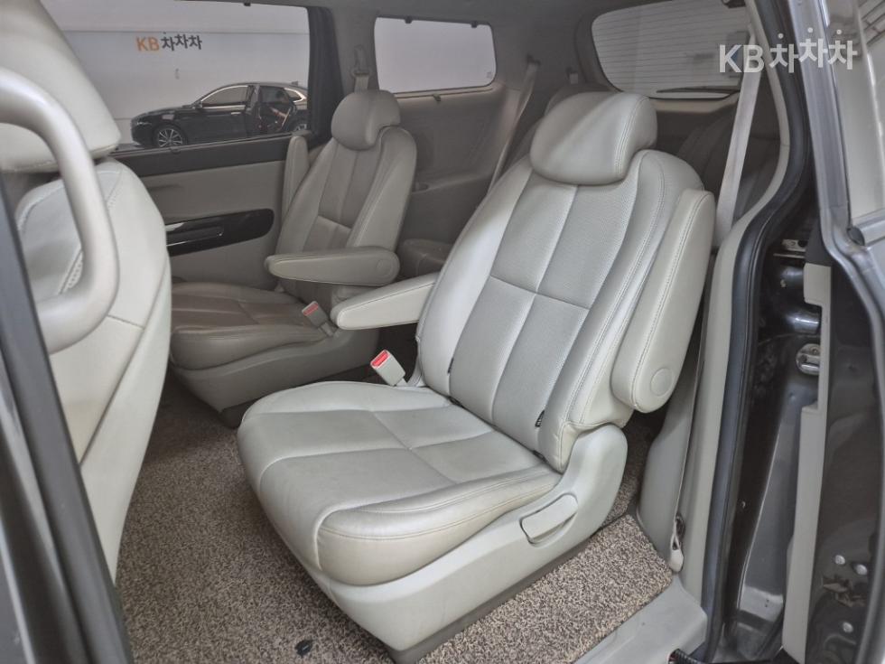 Kia Carnival — miniaturë 12