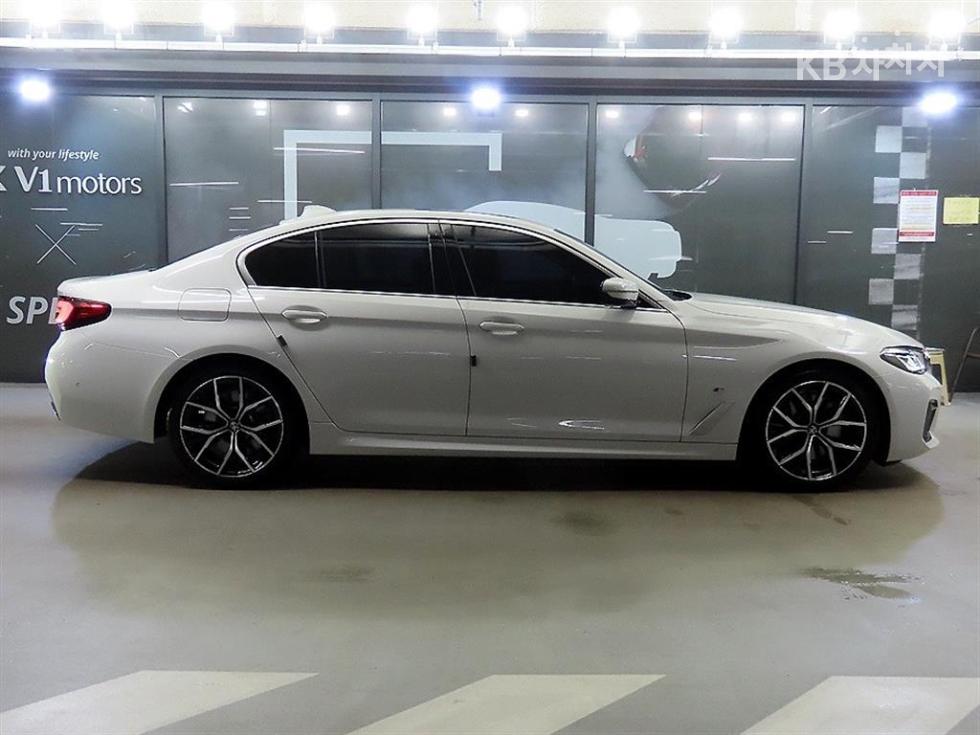 2023 BMW BMW 5 (G30) photo