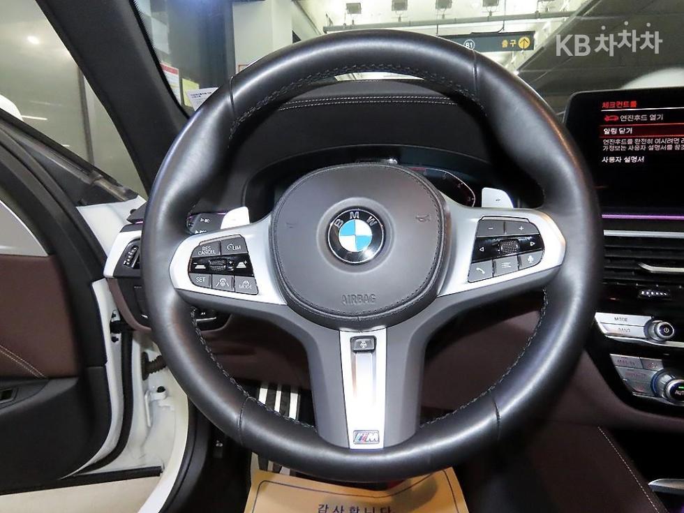 2023 BMW BMW 5 (G30) photo