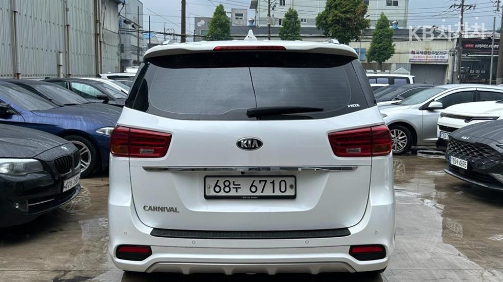 Kia Carnival — miniaturë 5