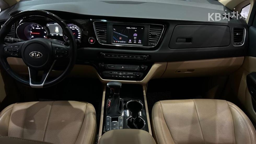 Kia Carnival — miniaturë 9