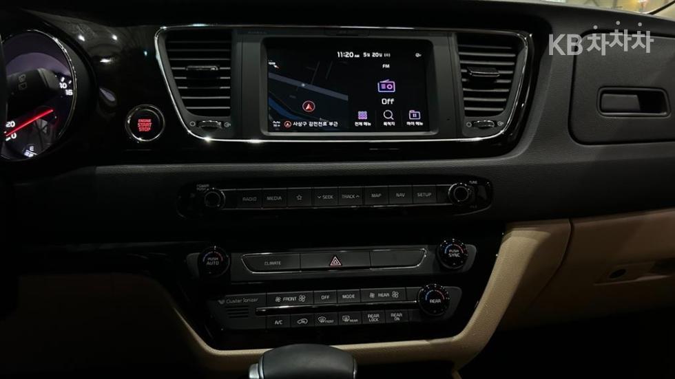 Kia Carnival — miniaturë 10