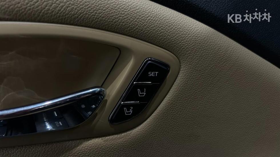 Kia Carnival — miniaturë 17