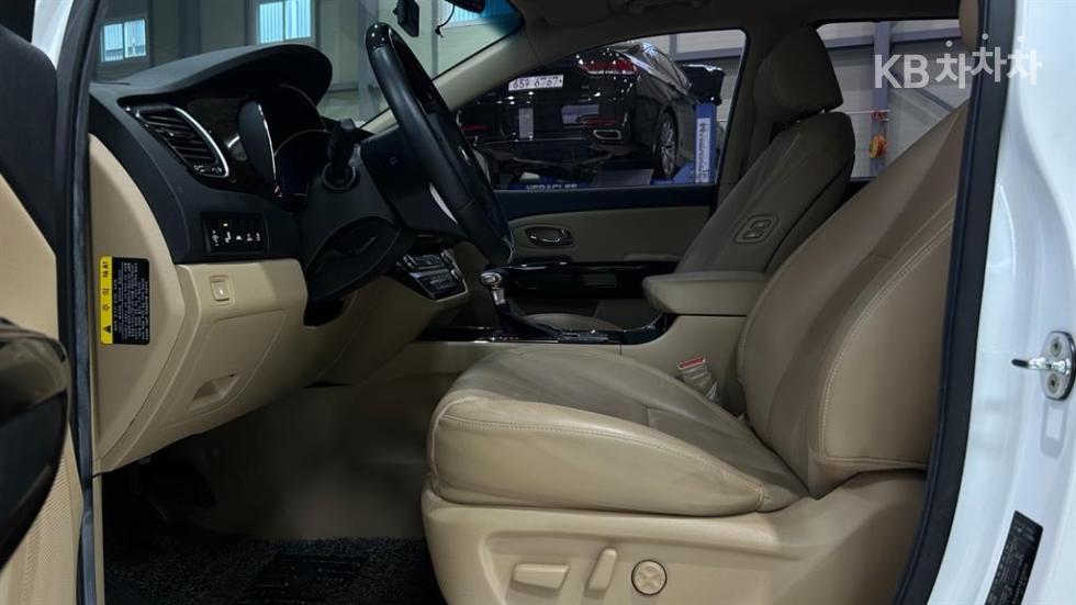 Kia Carnival — miniaturë 18