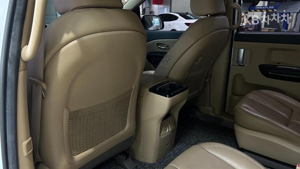 Kia Carnival — miniaturë 19