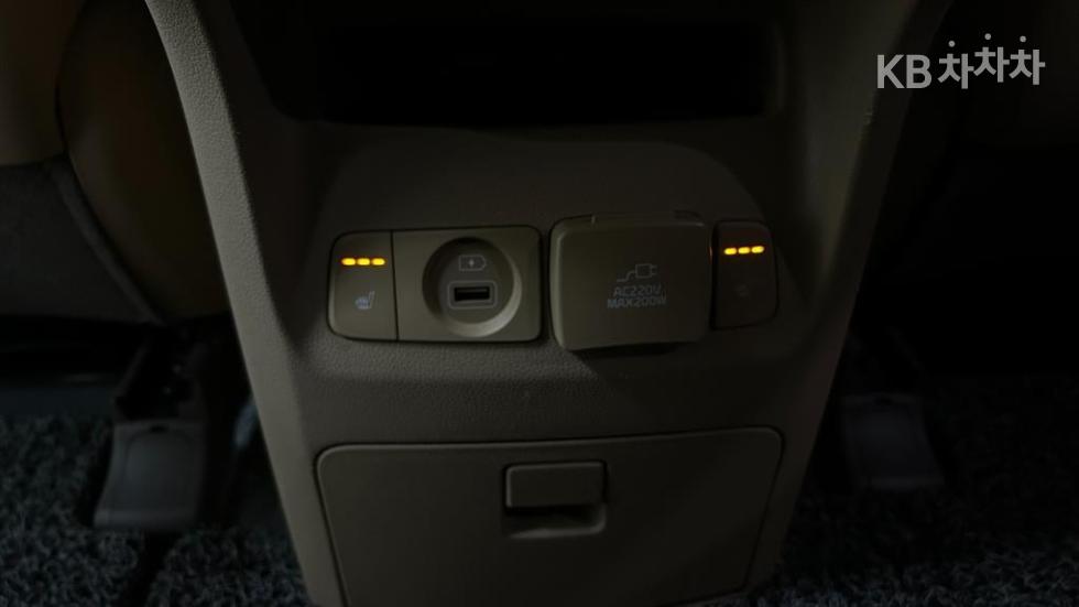 Kia Carnival — miniaturë 20