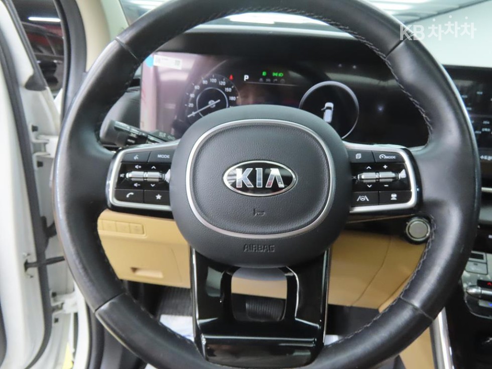 Kia Carnival — miniaturë 8
