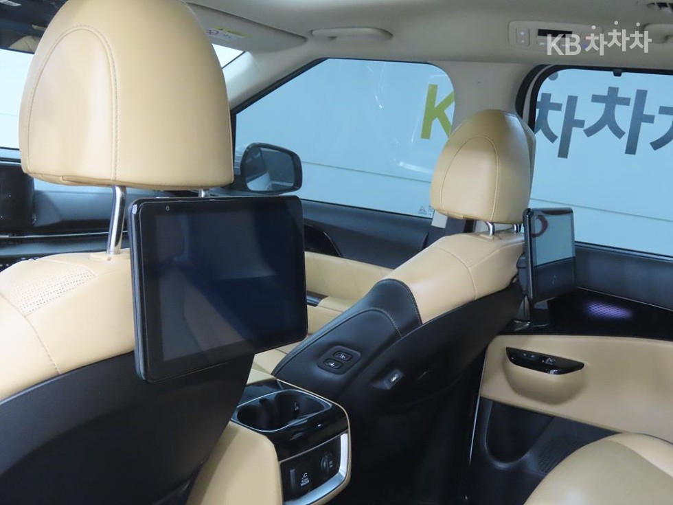 Kia Carnival — miniaturë 13