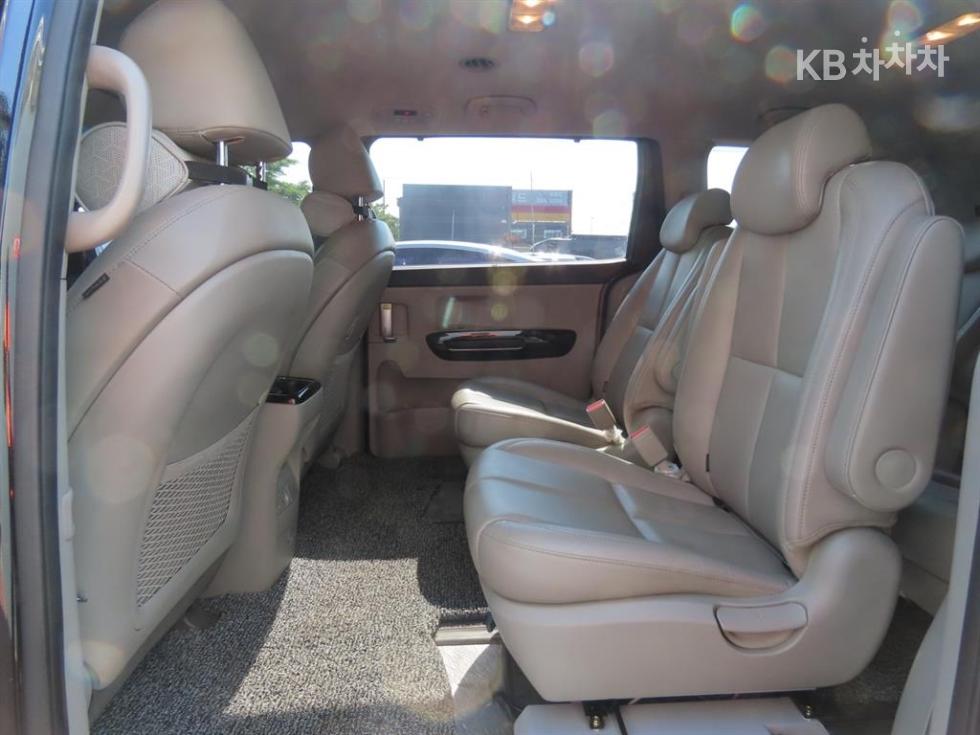 Kia Carnival — miniaturë 7