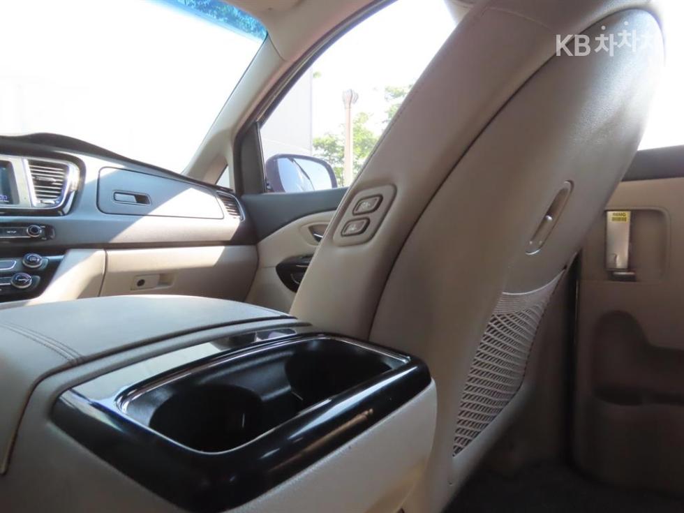 Kia Carnival — miniaturë 10