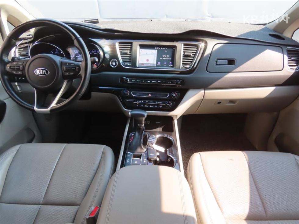 Kia Carnival — miniaturë 11