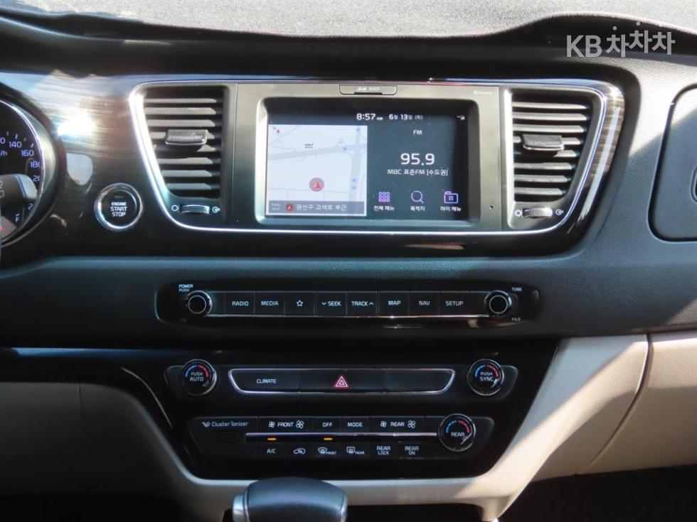 Kia Carnival — miniaturë 14