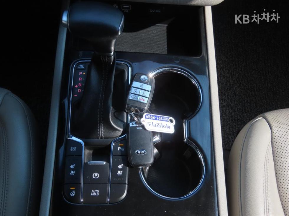 Kia Carnival — miniaturë 15