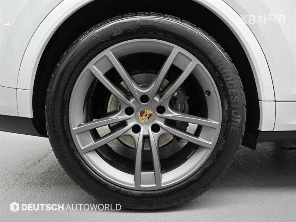 2023 Porsche (9Y0) photo