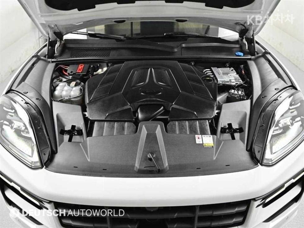 2023 Porsche (9Y0) photo