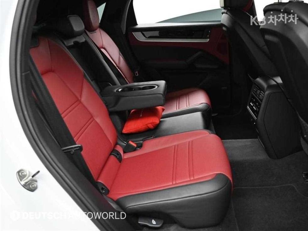 Porsche Cayenne — miniaturë 12
