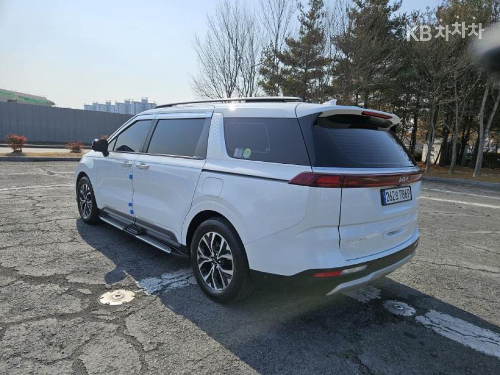 Kia Carnival — miniaturë 5