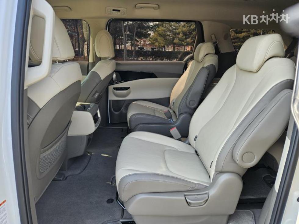 Kia Carnival — miniaturë 7