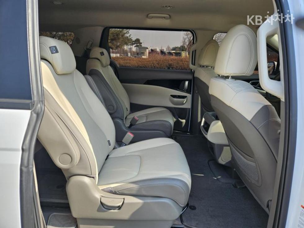 Kia Carnival — miniaturë 8