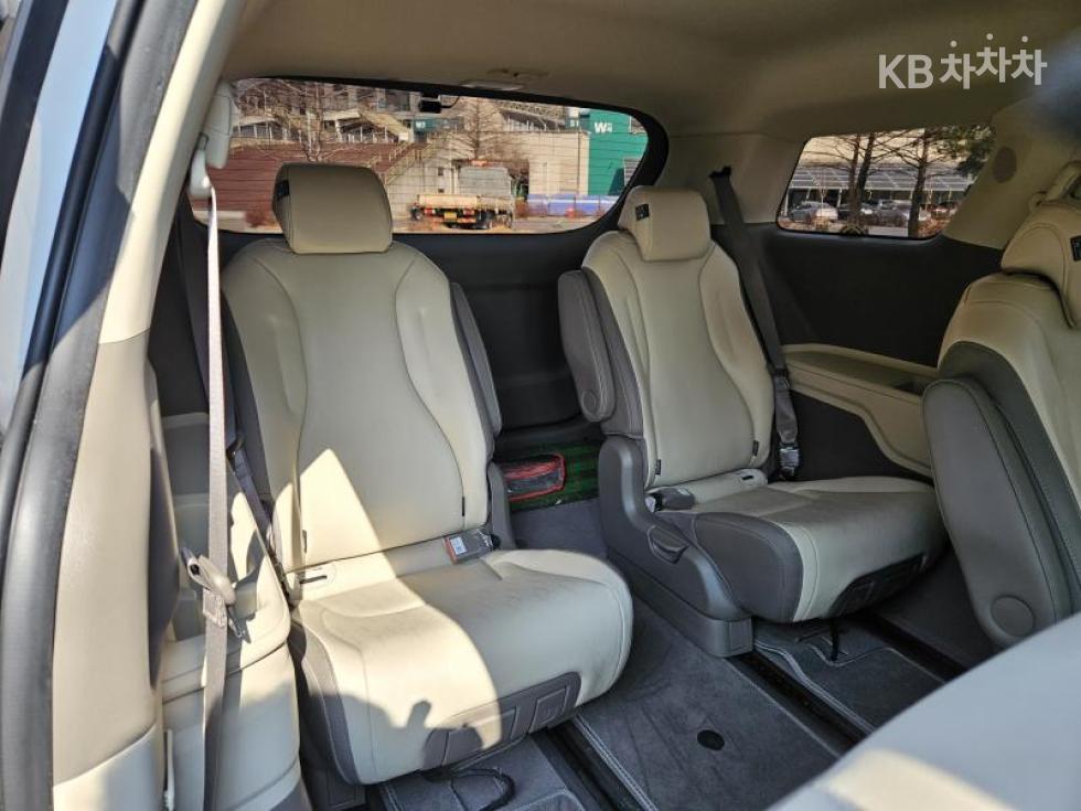 Kia Carnival — miniaturë 9
