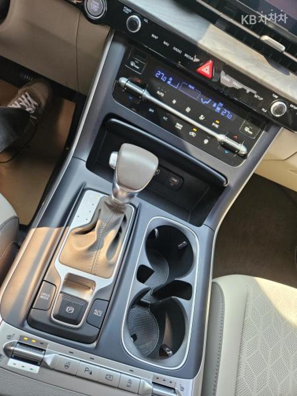 Kia Carnival — miniaturë 14
