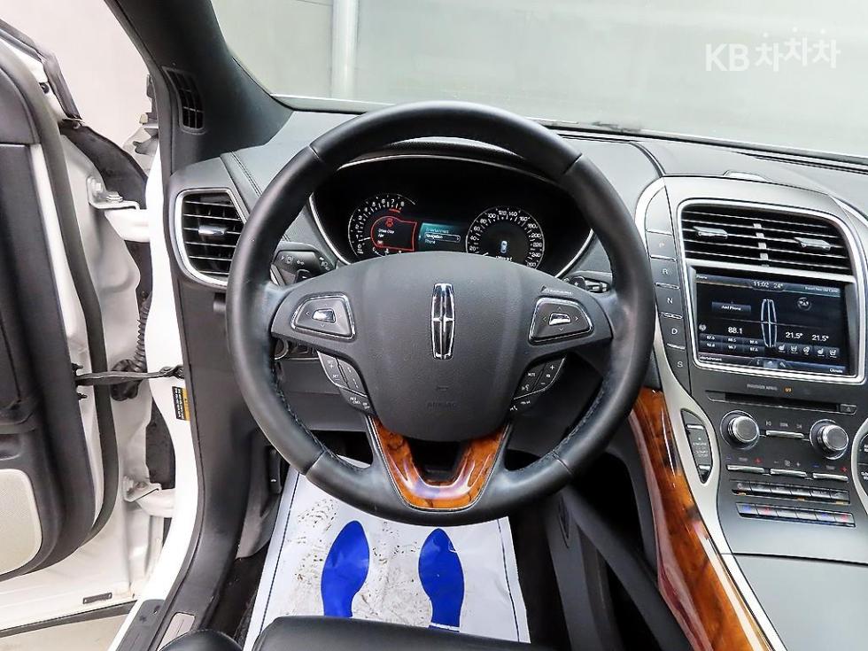 2016 Lincoln MKX 2 photo