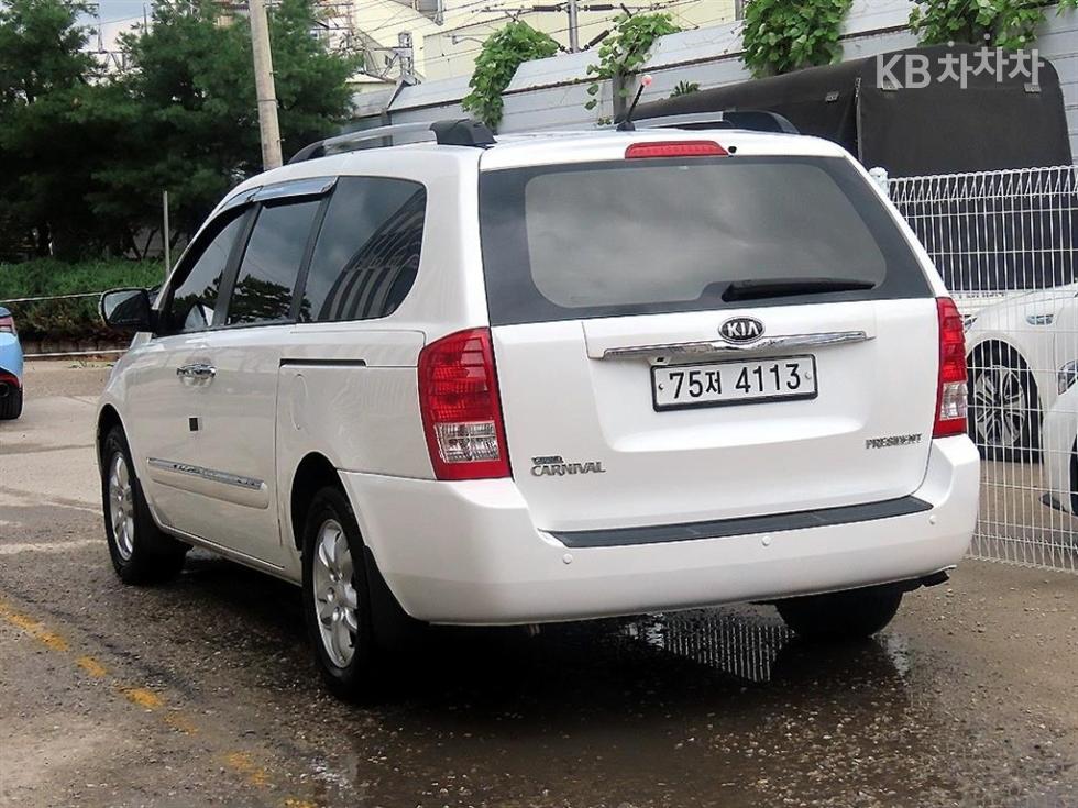 Kia Carnival — miniaturë 3
