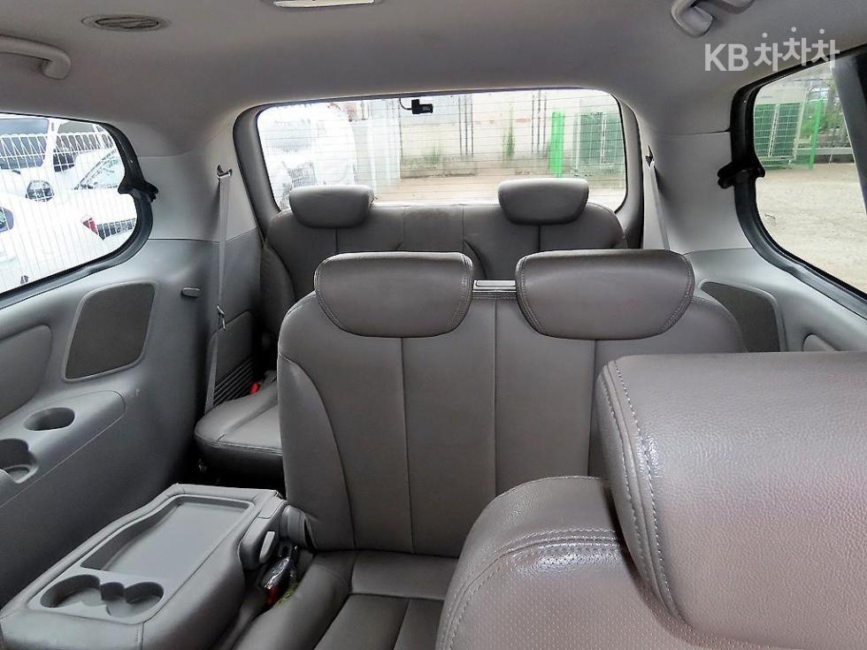 Kia Carnival — miniaturë 7