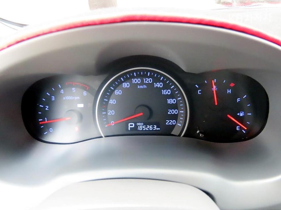 Kia Carnival — miniaturë 10