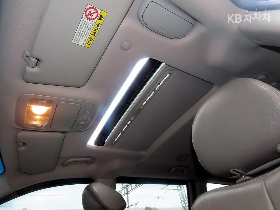 Kia Carnival — miniaturë 17