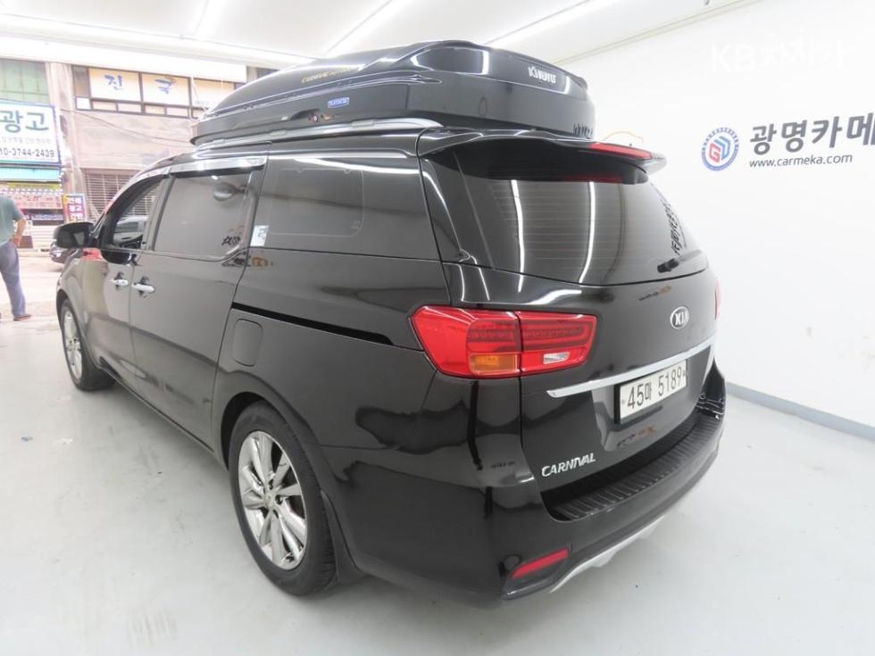 Kia Carnival — miniaturë 3