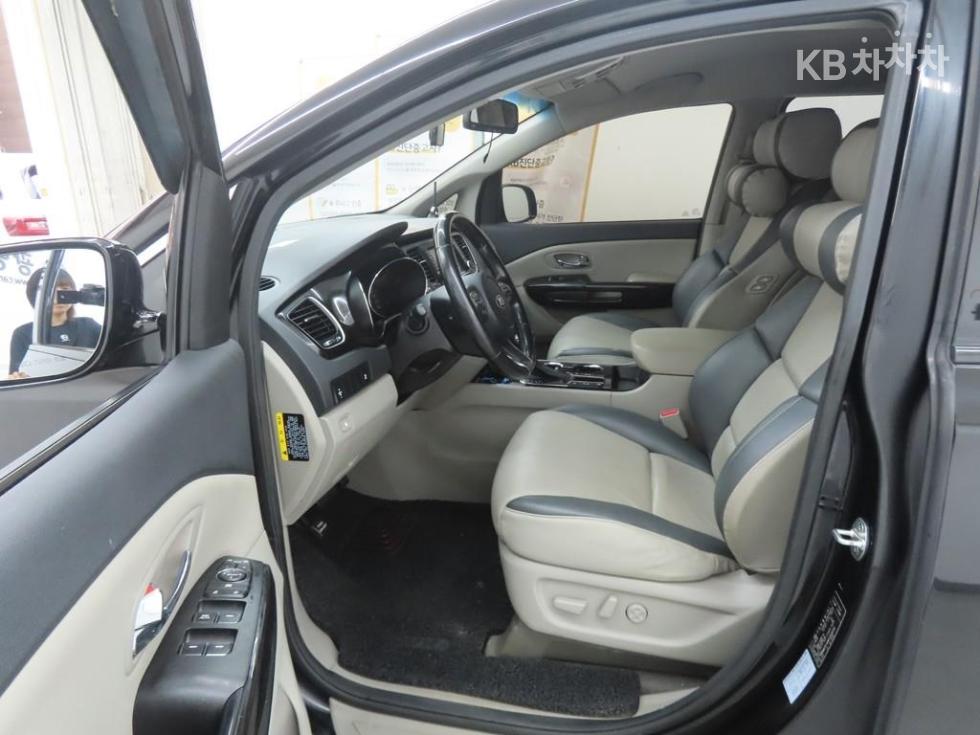 Kia Carnival — miniaturë 5