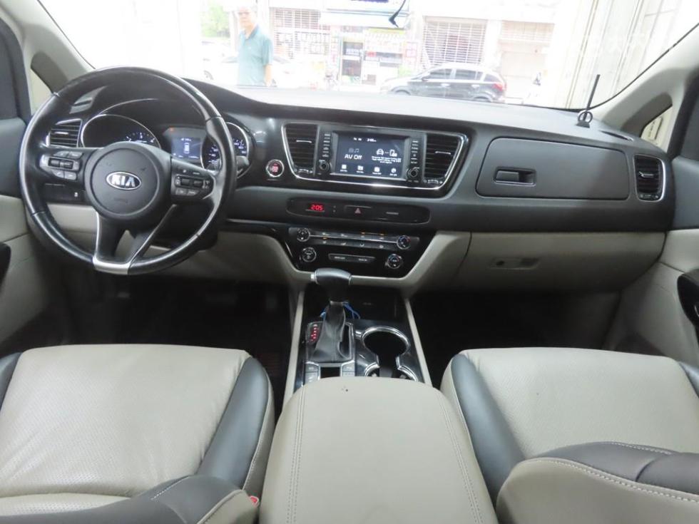 Kia Carnival — miniaturë 7