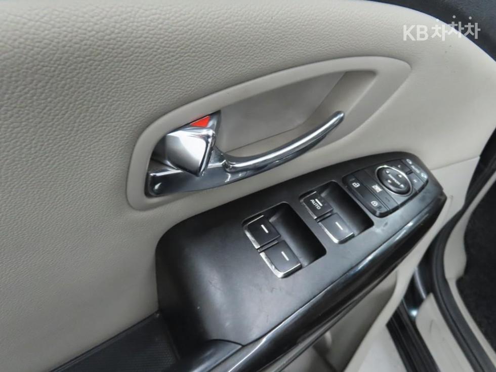 Kia Carnival — miniaturë 9