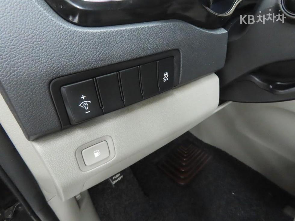 Kia Carnival — miniaturë 10