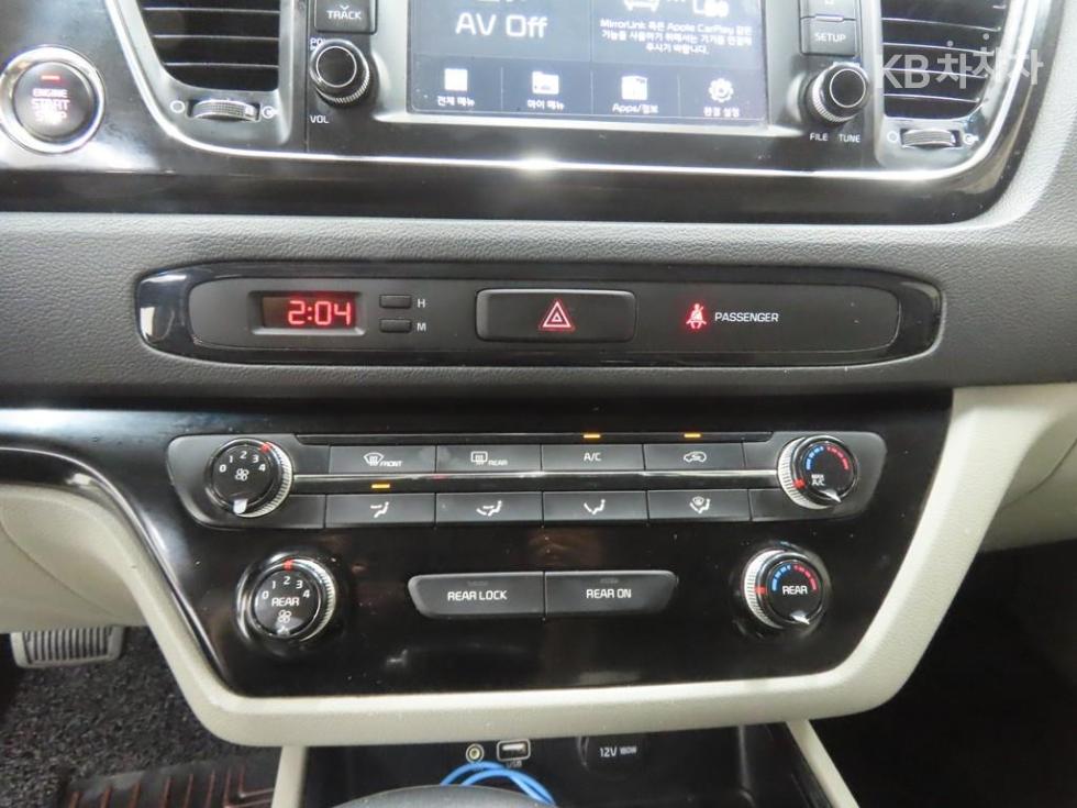 Kia Carnival — miniaturë 11