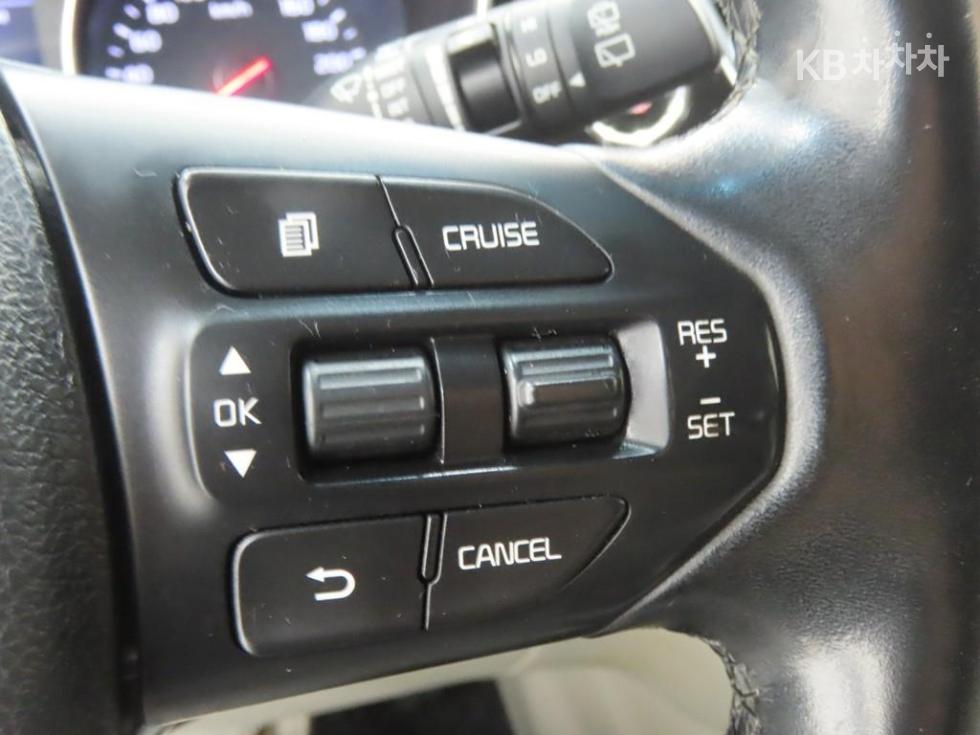 Kia Carnival — miniaturë 18