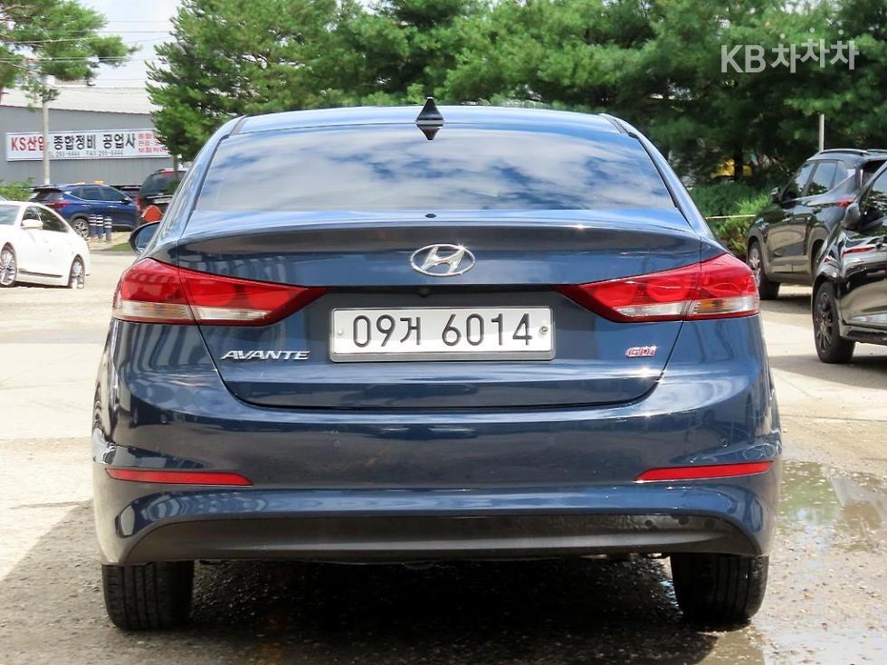 Hyundai Avante — miniaturë 4