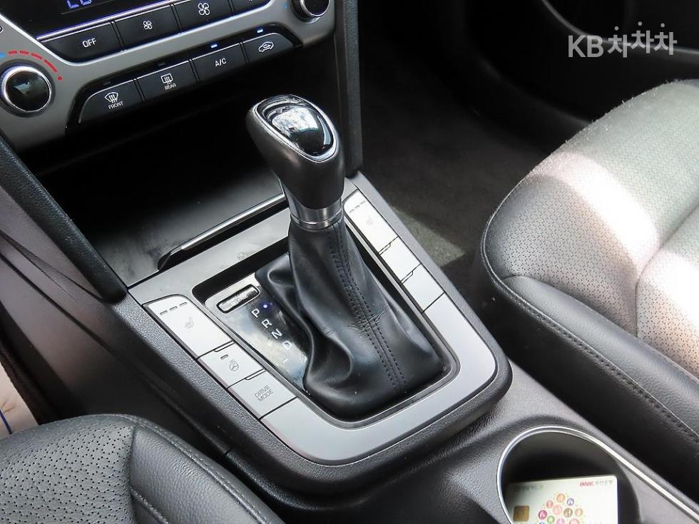 Hyundai Avante — miniaturë 10