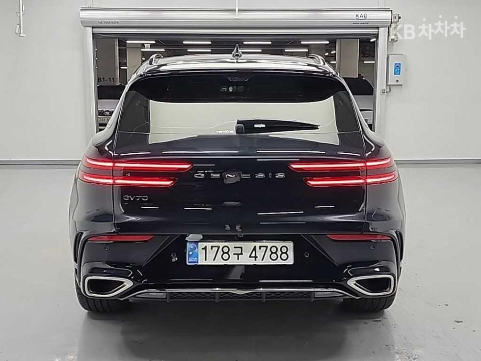 2024 Genesis GV70 photo