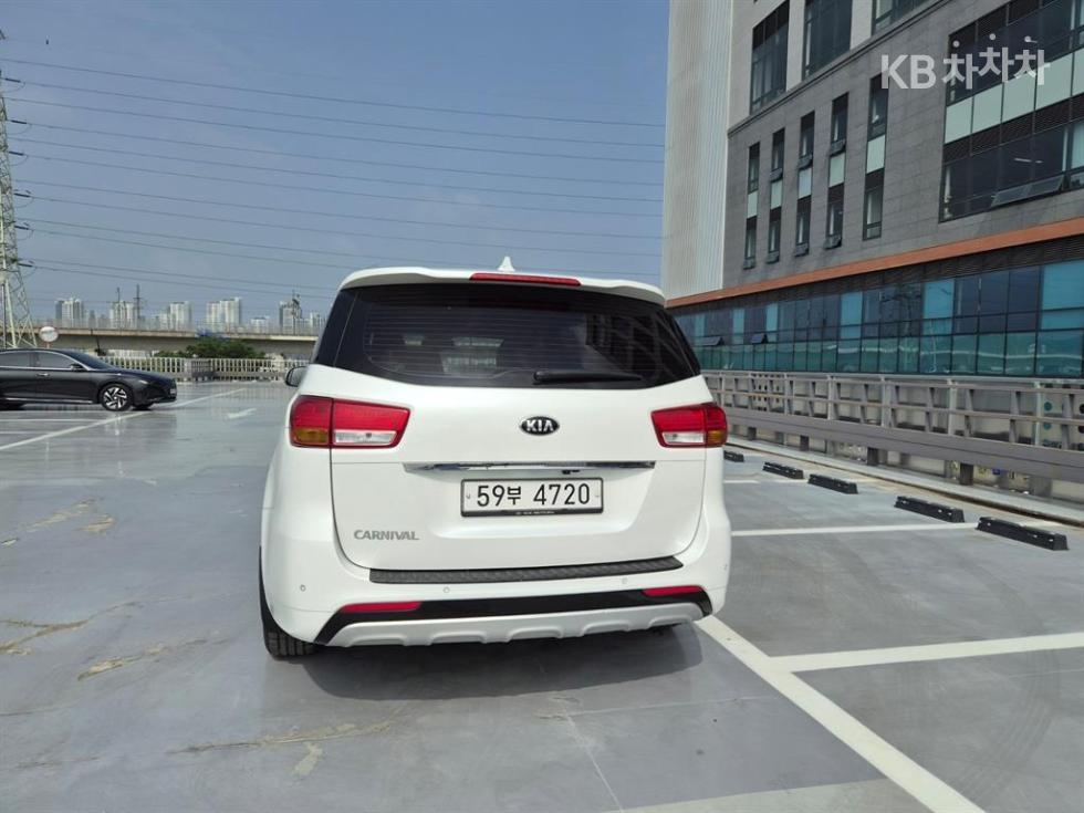 Kia Carnival — miniaturë 4